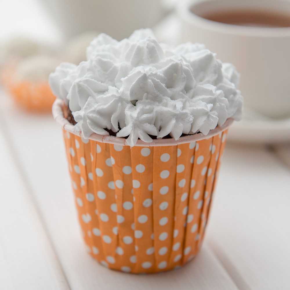 Panificio 4 oz Round Polka-Dotted Hot Orange Paper Tall Baking Cup - Pleated - 3" x 3" x 2 3/4" - 200 count box