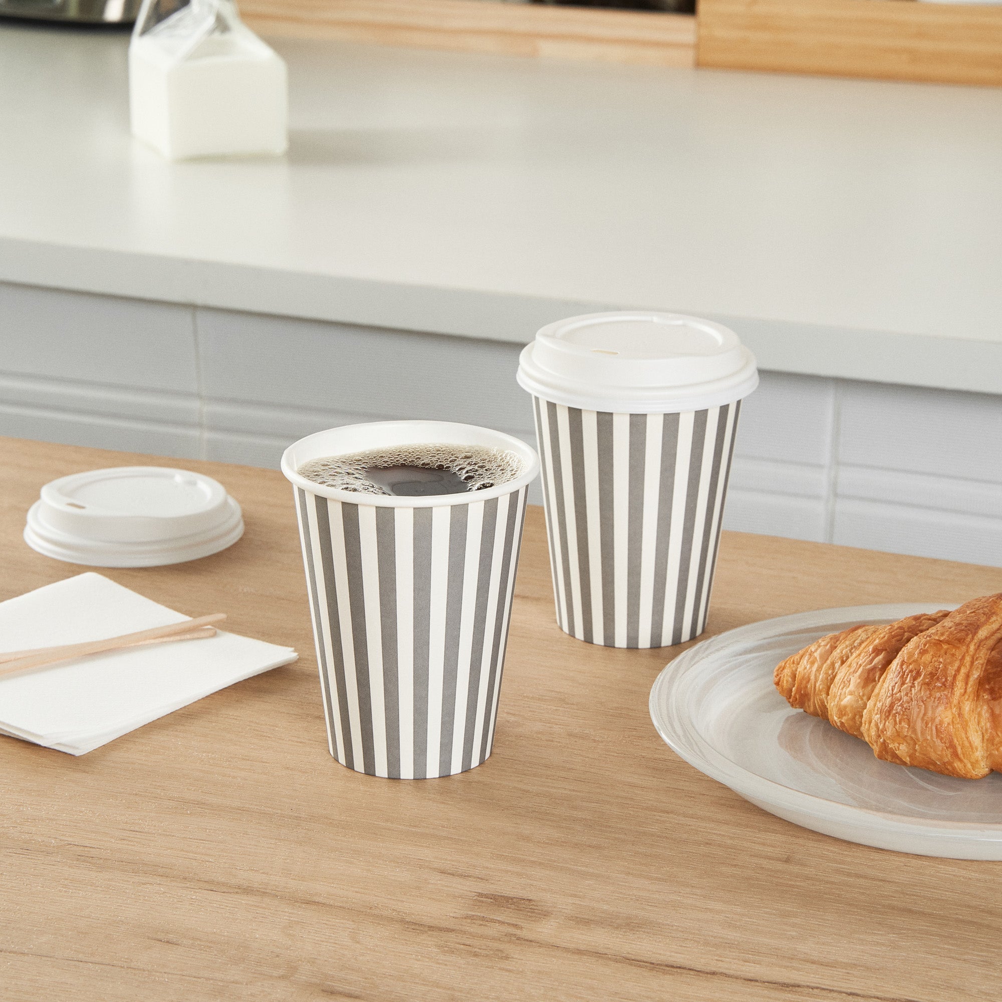 Restpresso 12 oz Gray and White Stripe Paper Single Wall Coffee Cup - with White Lid - 3 1/2"x 3 1/2"x 4 3/4" - 20 count box