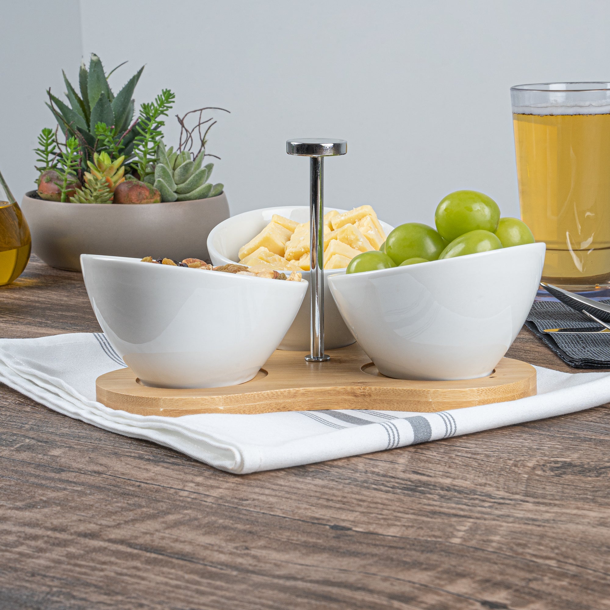 Chef 101 15 oz Rectangle White Porcelain Incline Bowl Set - 3 Bowls, Bamboo Tray - 8 3/4" x 8" x 5" - 1 count box