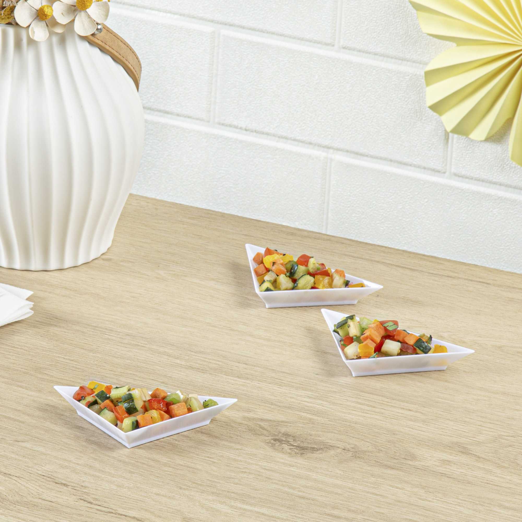 Mini Serve White Plastic Mini Triangolo Appetizer Plate - 4" x 2" - 100 count box