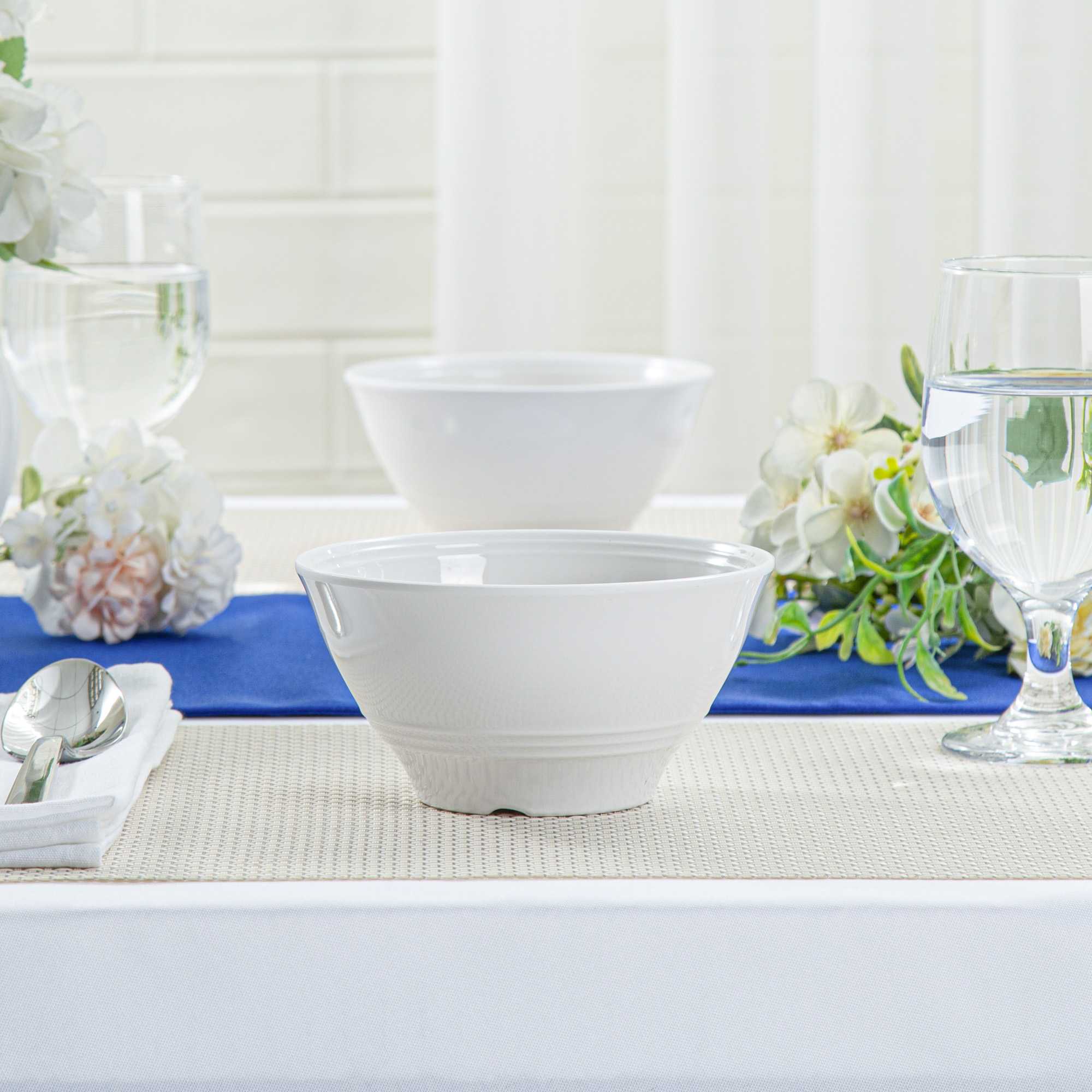 Voga 16 oz Round White Melamine Small Bowl - Incline - 6" x 6" x 3" - 10 count box