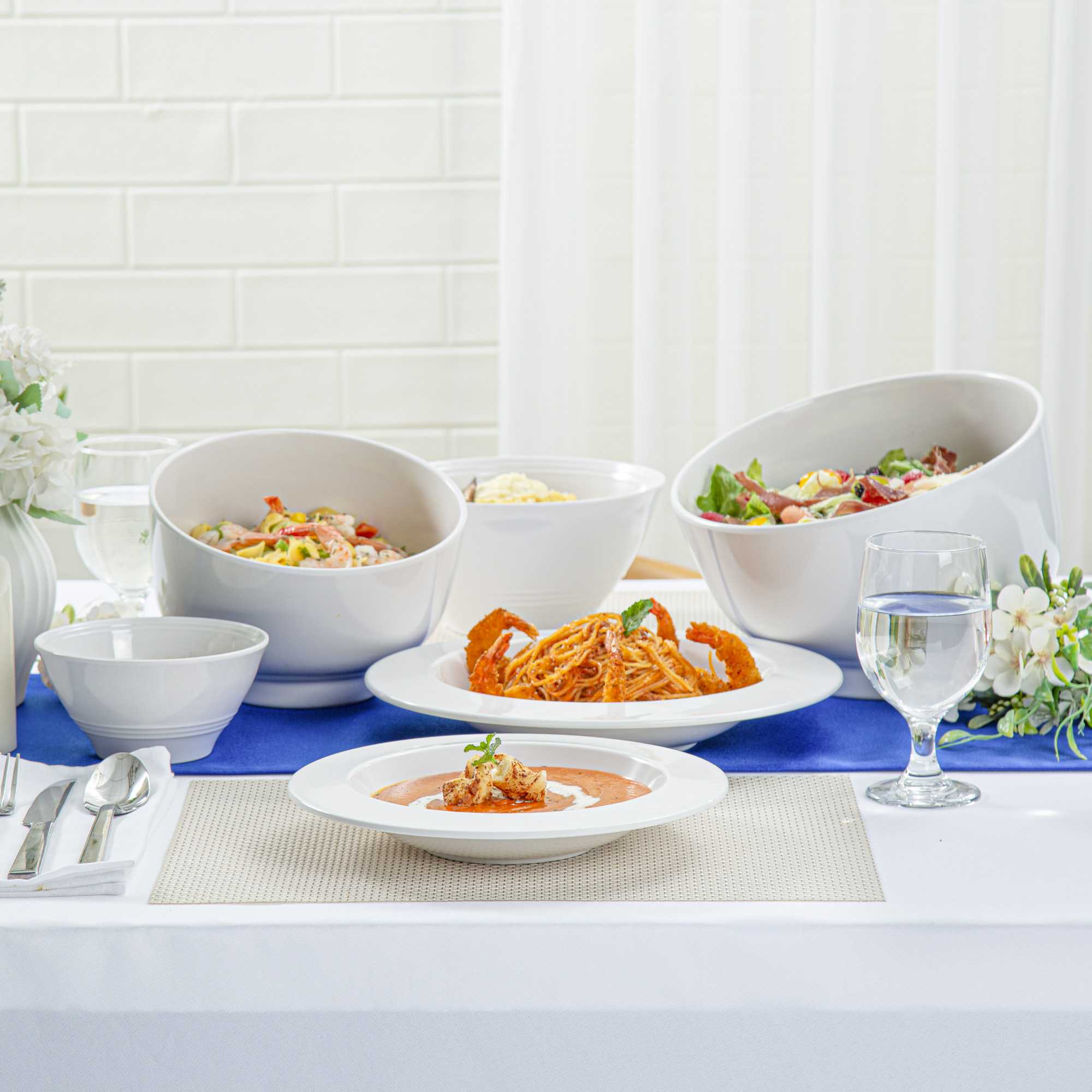 Voga 20 oz Round White Melamine Small Bowl - Classic - 10" x 10" x 1 1/2" - 10 count box