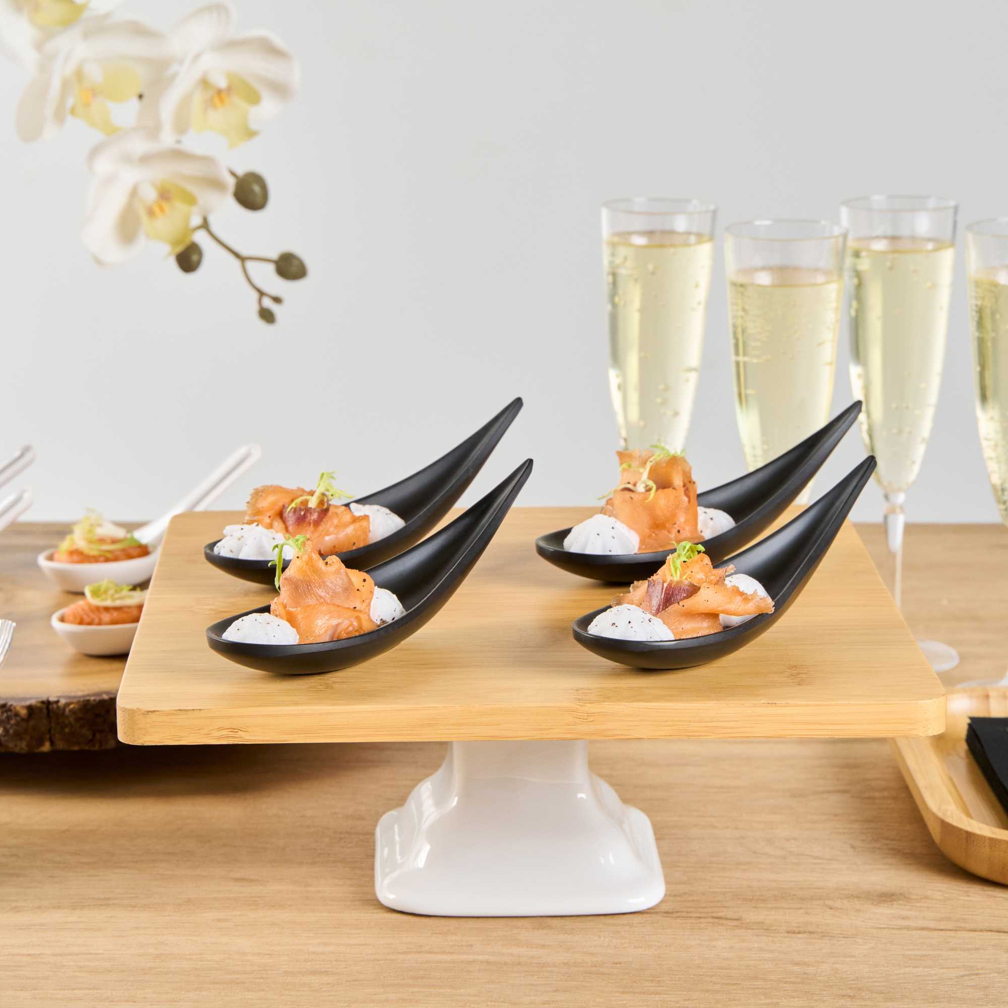 Voga Teardrop Black Melamine Tasting Spoon - Japonais, Moderna - 4 1/4" x 1 3/4" x 1 3/4" - 10 count box