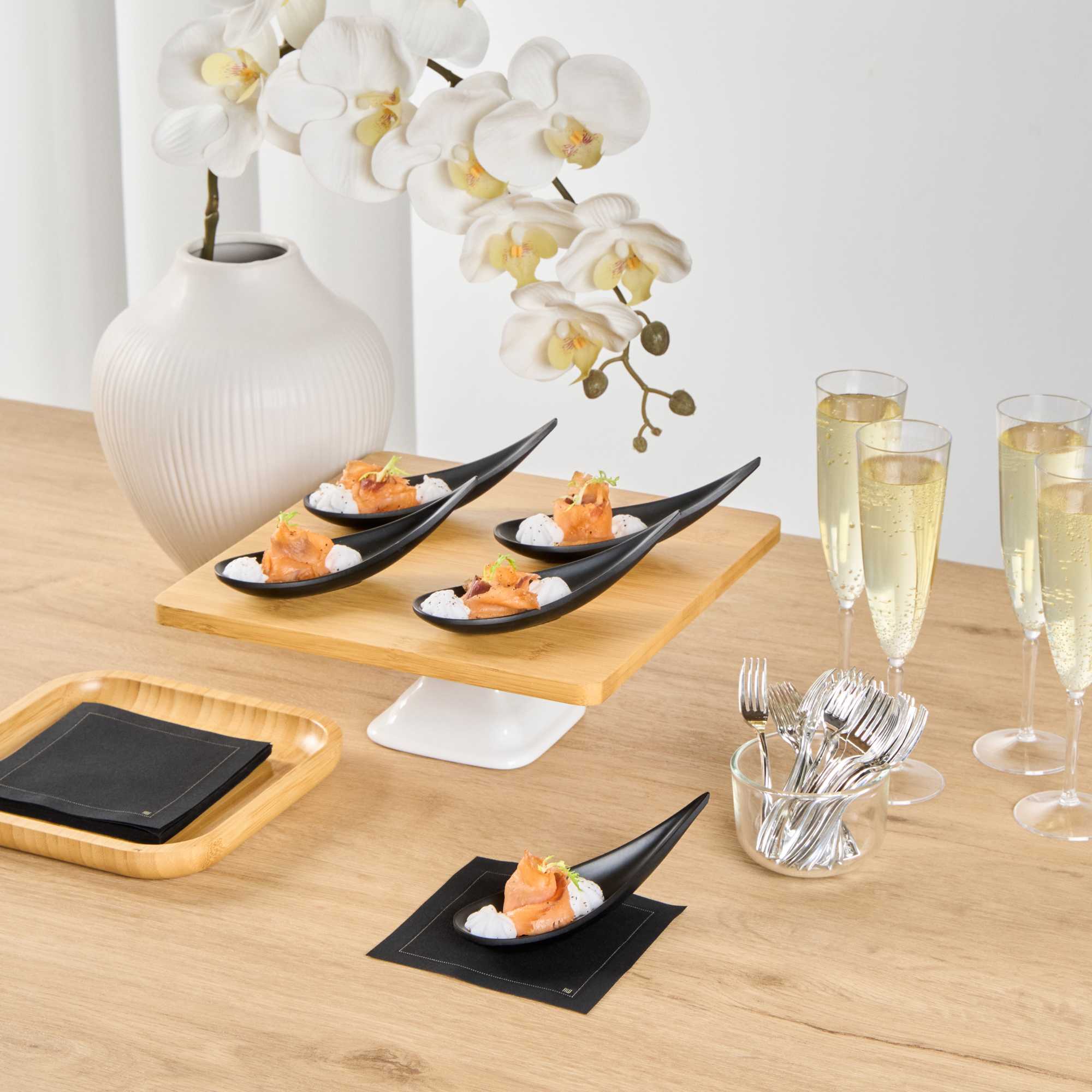 Voga Teardrop Black Melamine Tasting Spoon - Japonais, Moderna - 4 1/4" x 1 3/4" x 1 3/4" - 10 count box
