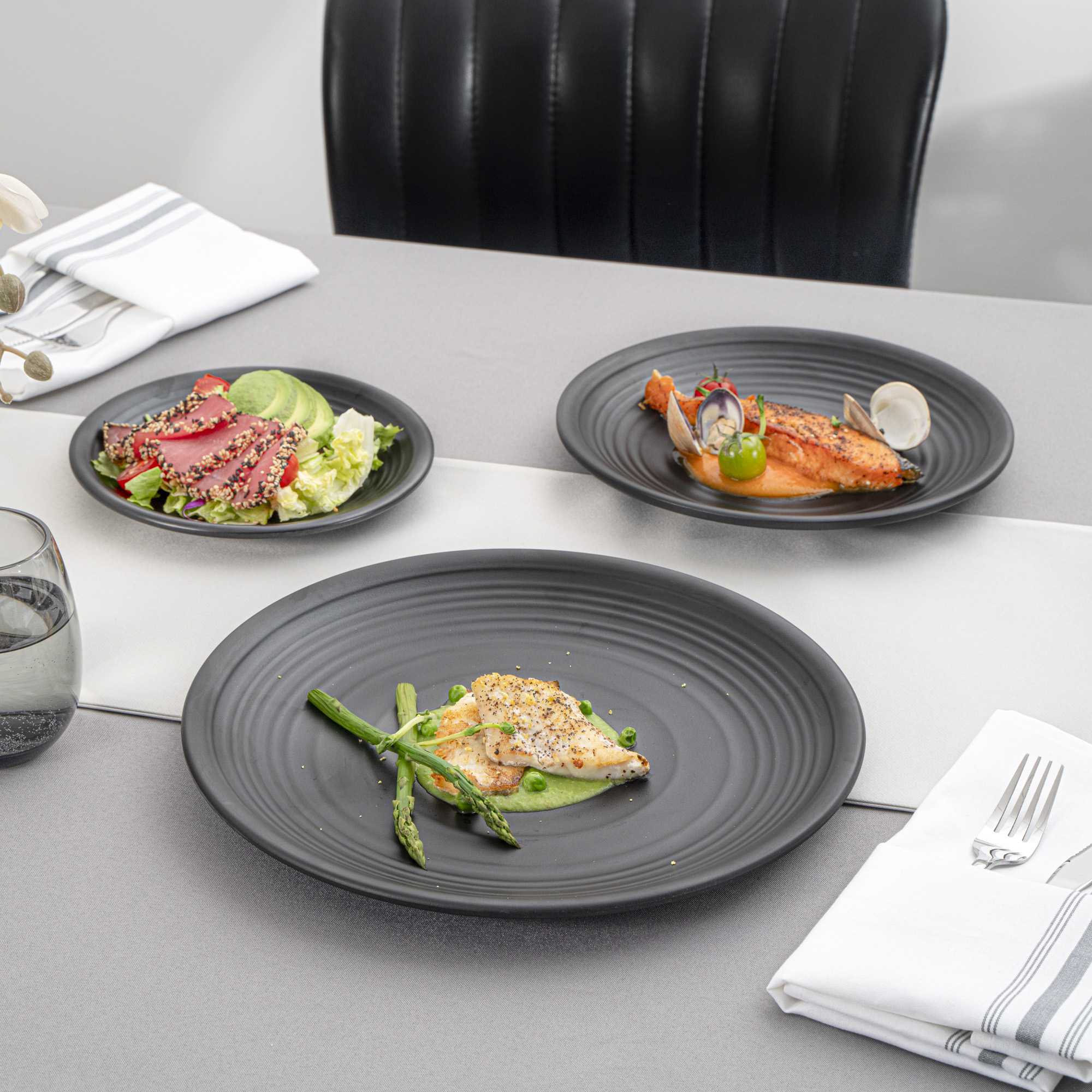 Voga Round Black Melamine Large Plate - Japonais, Black Stone - 12" x 12" x 1 1/4" - 10 count box