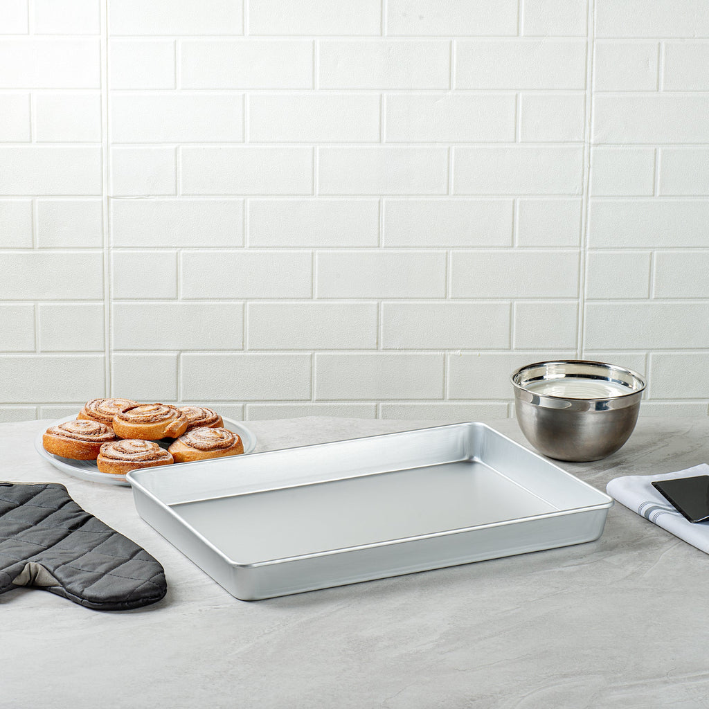 Met Lux Rectangle Aluminum Cake Pan - 18" x 12" x 2" - 12 count box
