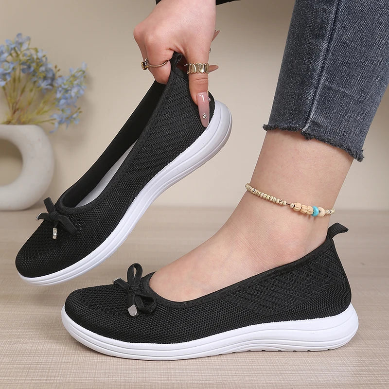 Women's Breathable Mesh Flat Shoes, Decorated with a Bow, Are Lightweight and Comfortable, Perfect for Mom Shoes.