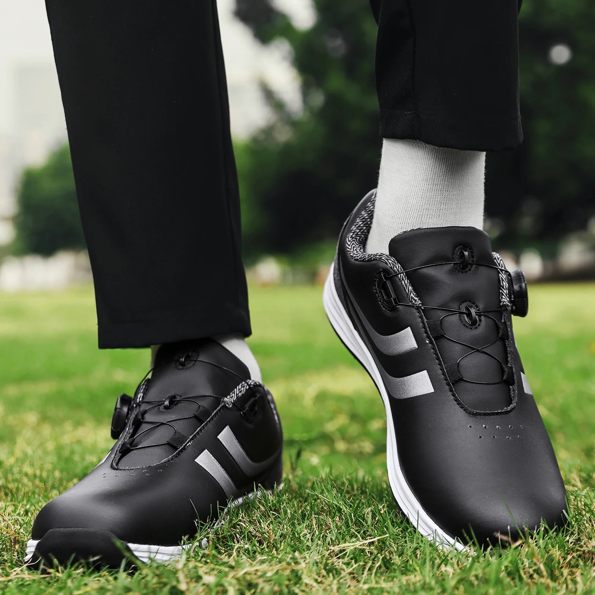Golf Shoes for Men, Fashionable and Casual, Suitable for Outdoor Use, Breathable and Comfortable, With Anti-Slip Soles in White