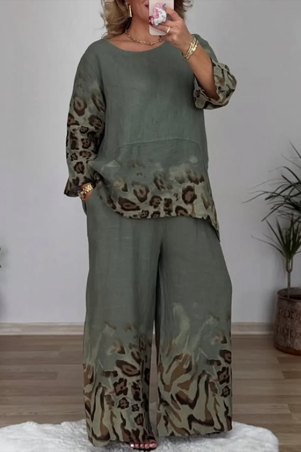 Women Leopard Printed Plus Size Casual Two Piece Set Long Sleeve Round Meck Vintage Wide Leg Pant and Loose T Shirt Matching Set