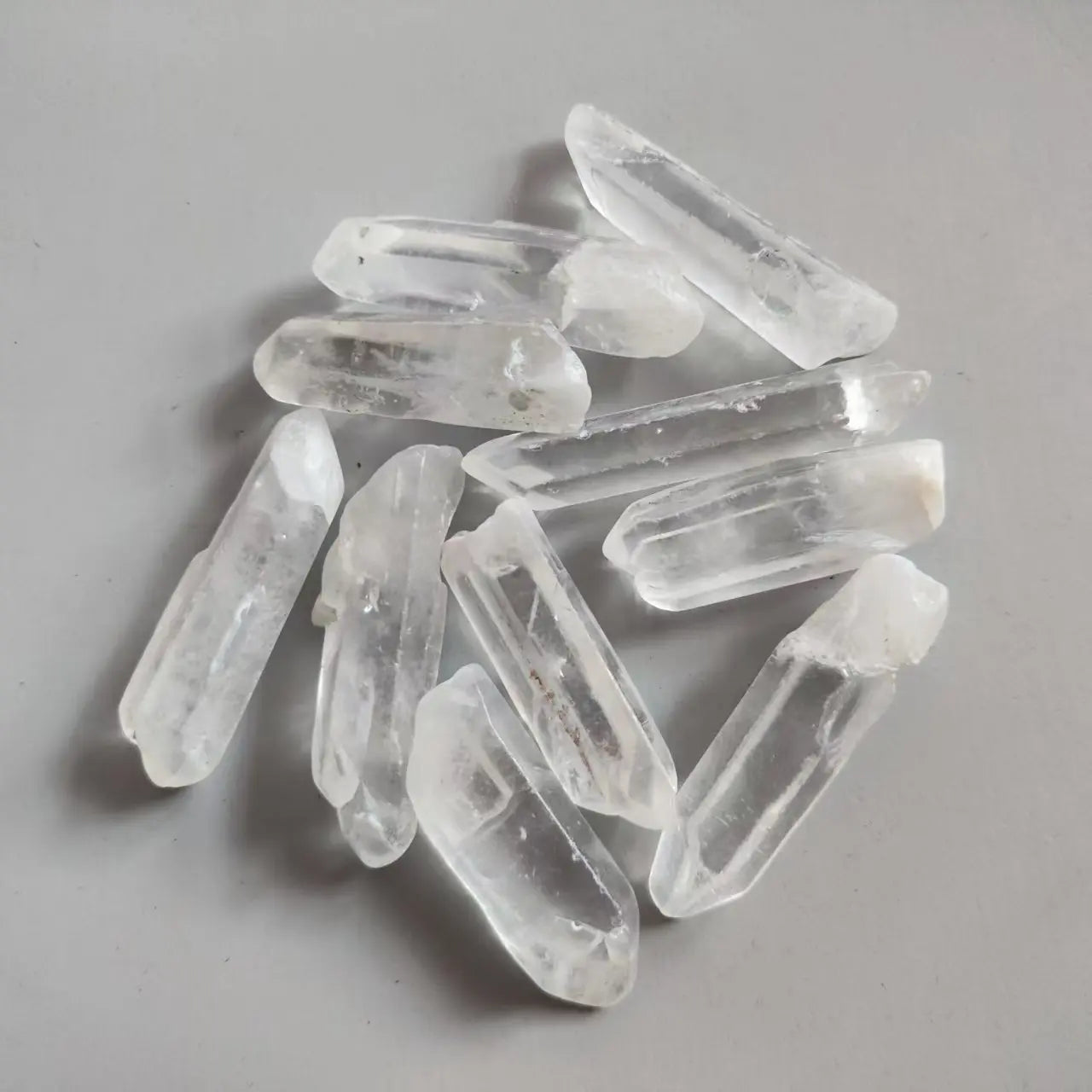 Natural White Crystal Quartz Column Rock Crystal Cluster Clear Quartz Point Healing Wand Treatment Home Decoration Stone
