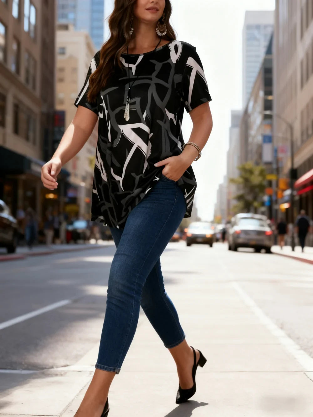Western Style Plus Size Casual Black and White Abstract Print Loose Hip-Covering T-Shirt Versatile Style