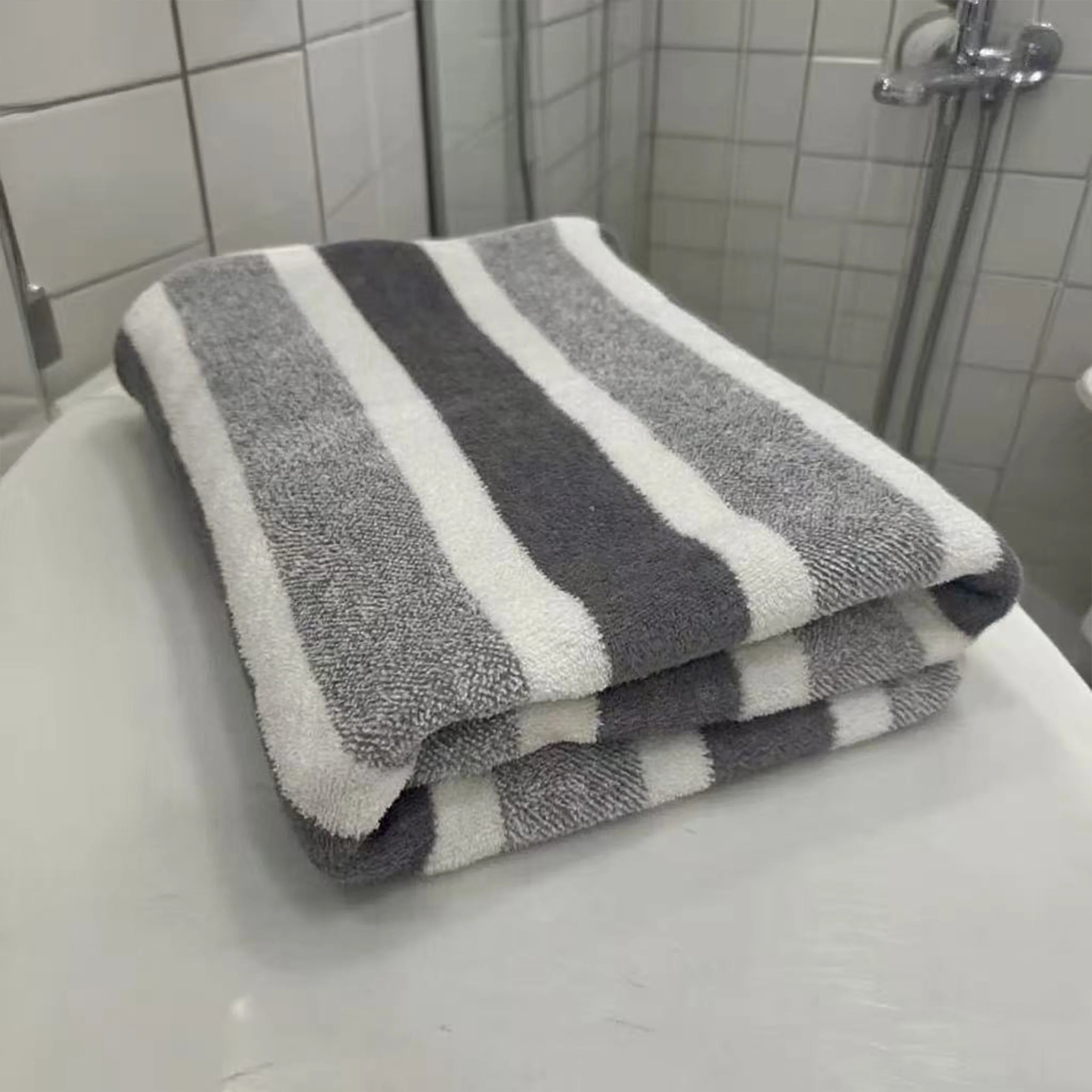 1-pack thick bath towel, strong water absorption and quick drying, non shedding, durable - very suitable for families, beaches,