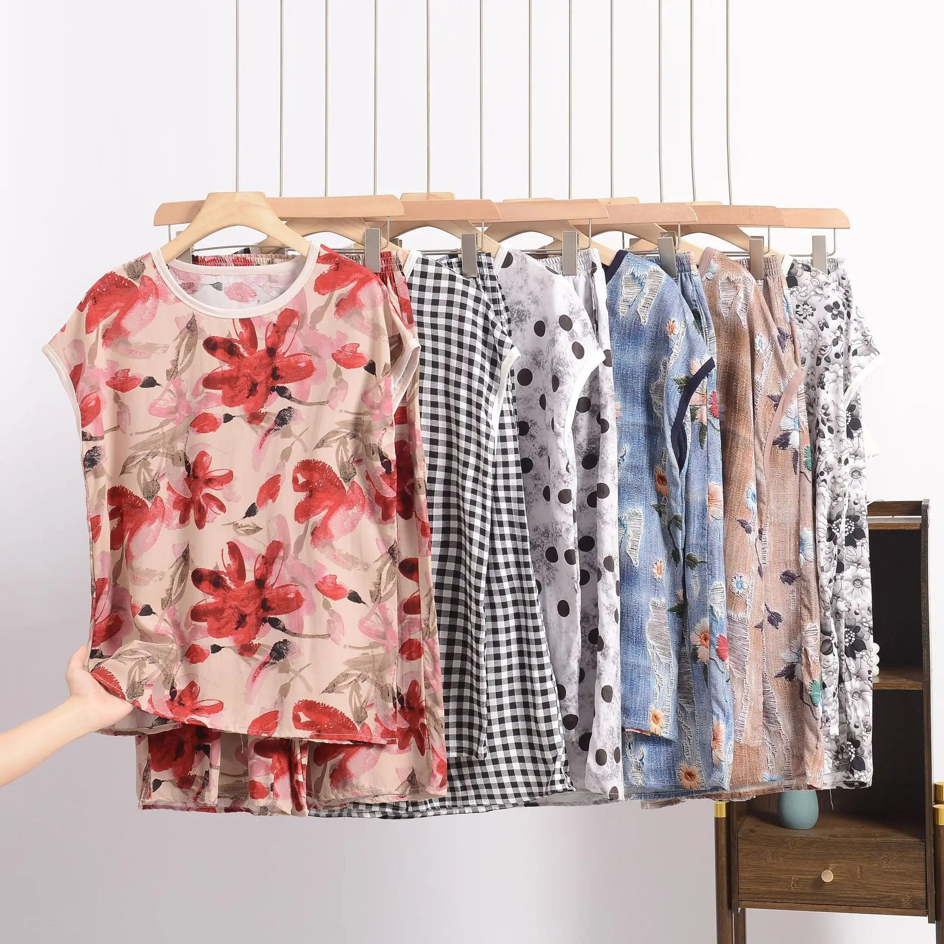 XL to 6XL Plus size Summer Pajamas set short sleeve Tshirt and Capri Pants Floral Print Loose homewear suits comfort sleepwear