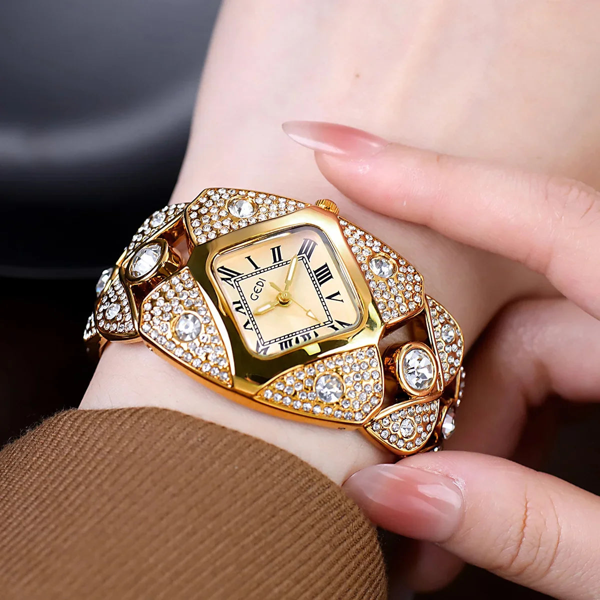 2026 New Women Watch Light Luxury Brand Diamond Inlaid Bracelet Watches Waterproof Ladies Fashion Quartz Clock Wristwatch Gift
