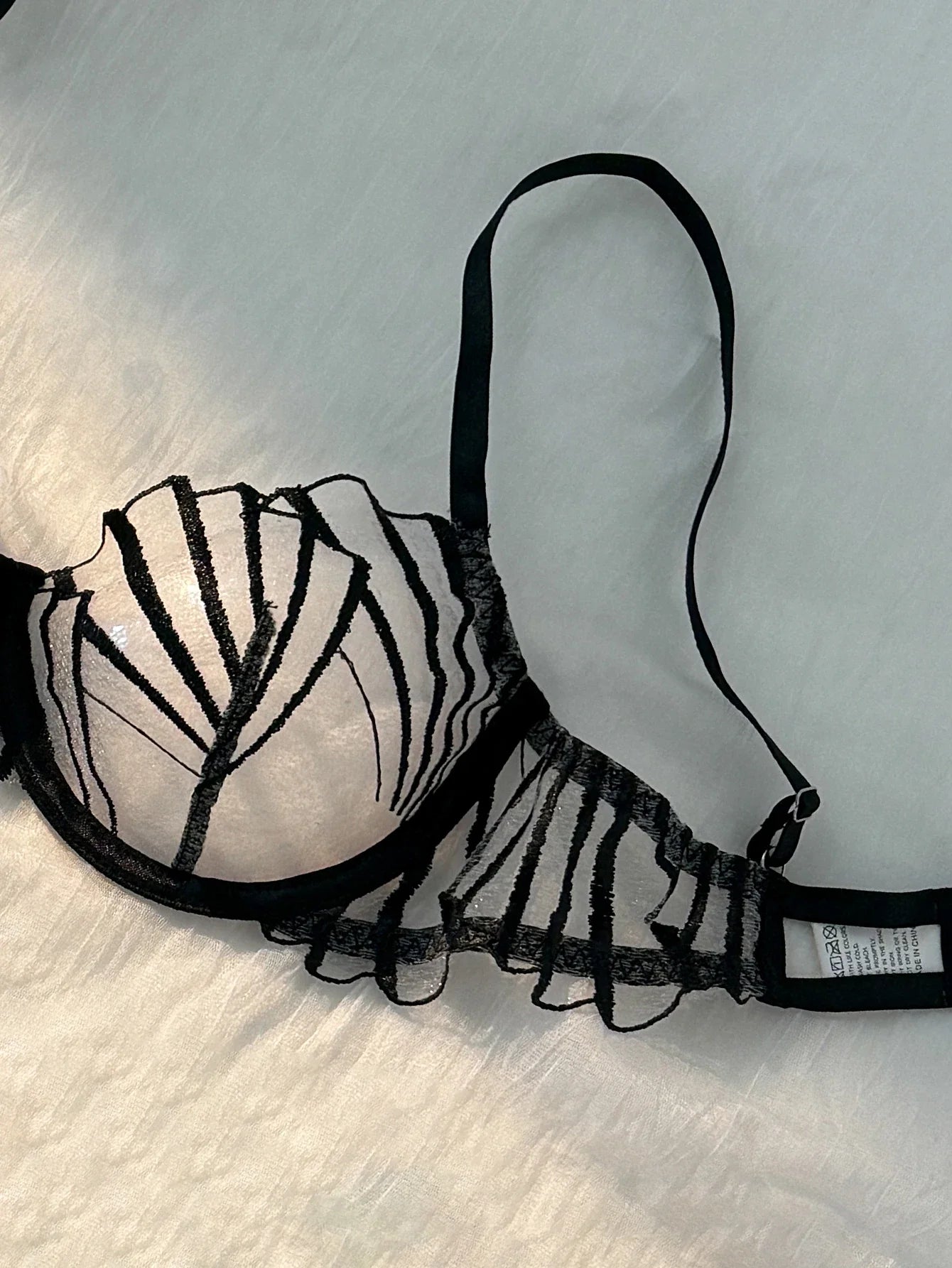 2-piece women's black scallop chest cup embroidered lingerie set, suitable for all seasons ZA825058