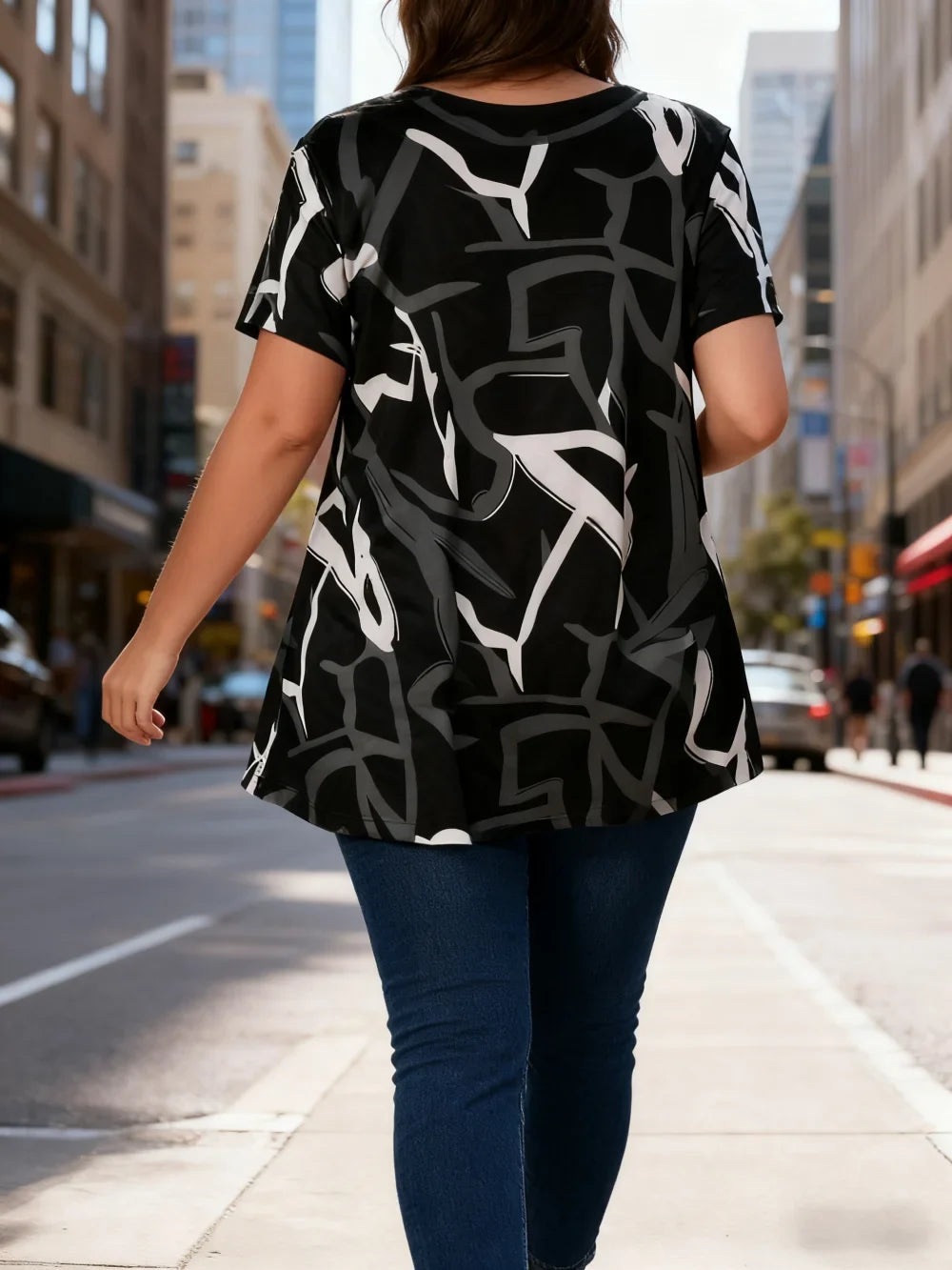 Western Style Plus Size Casual Black and White Abstract Print Loose Hip-Covering T-Shirt Versatile Style