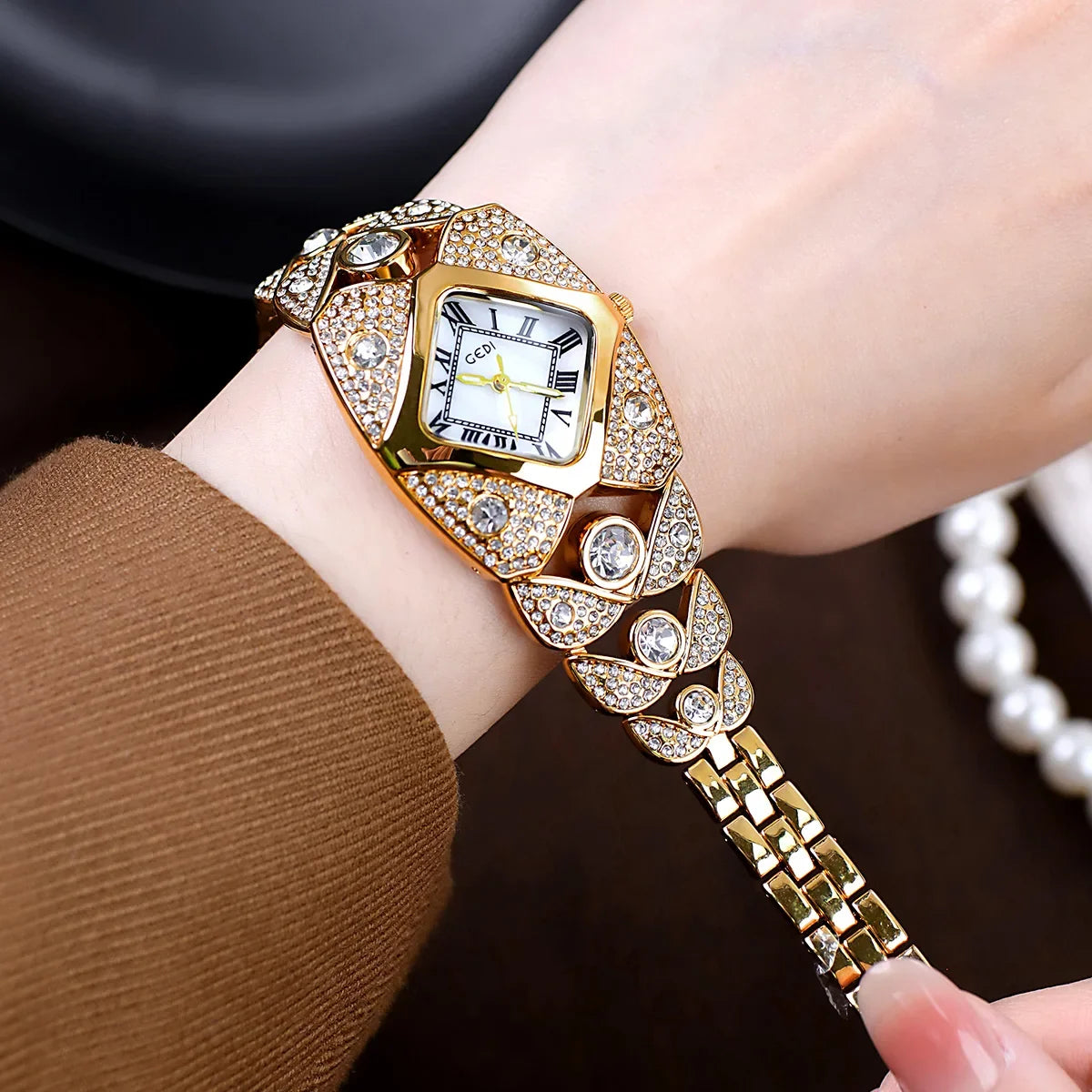 2026 New Women Watch Light Luxury Brand Diamond Inlaid Bracelet Watches Waterproof Ladies Fashion Quartz Clock Wristwatch Gift