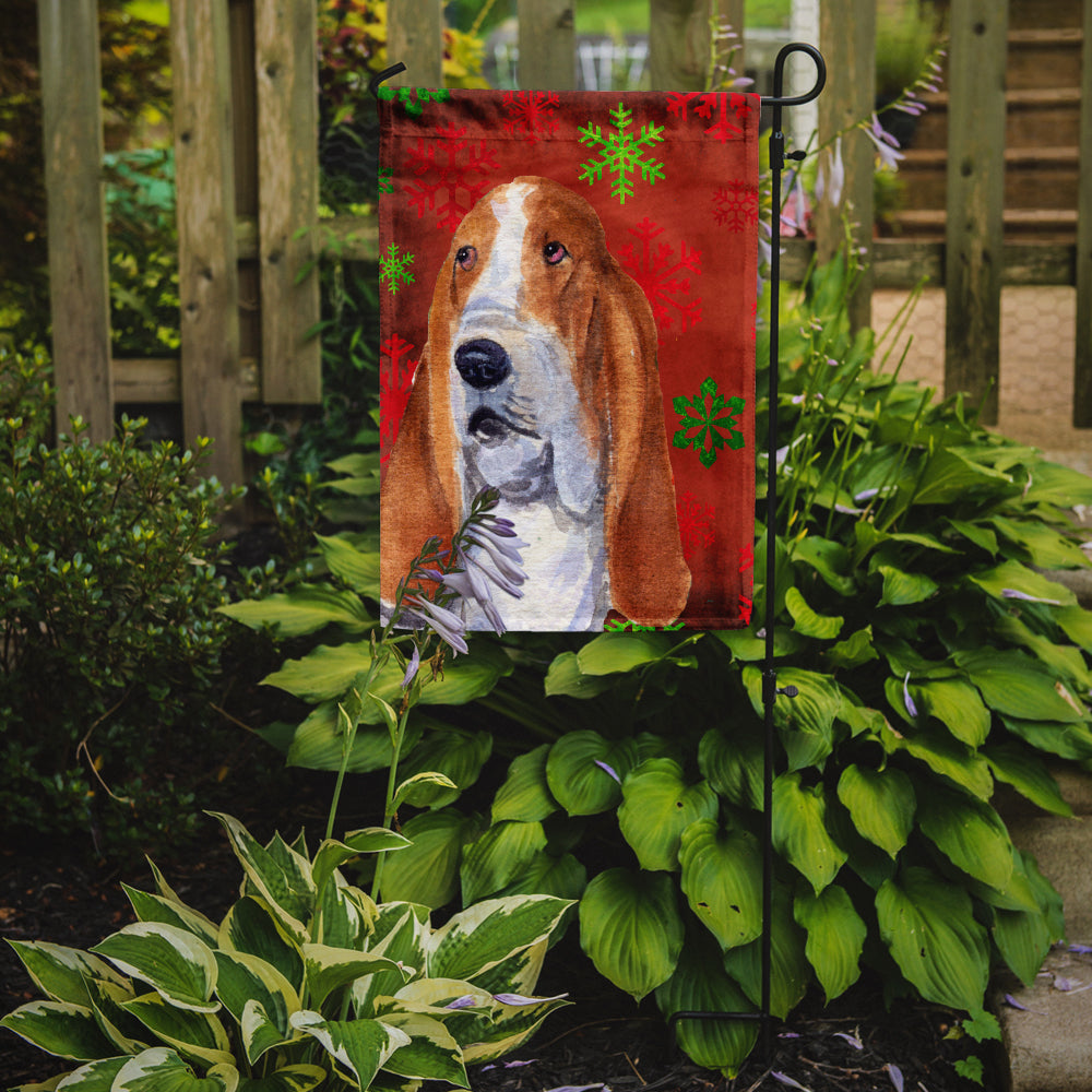Basset Hound Red and Green Snowflakes Holiday Christmas Garden Flag Mailbox Decorative Yard Banner Outside Patio Artwork for Flower Beds, Garden Size, Multicolor
