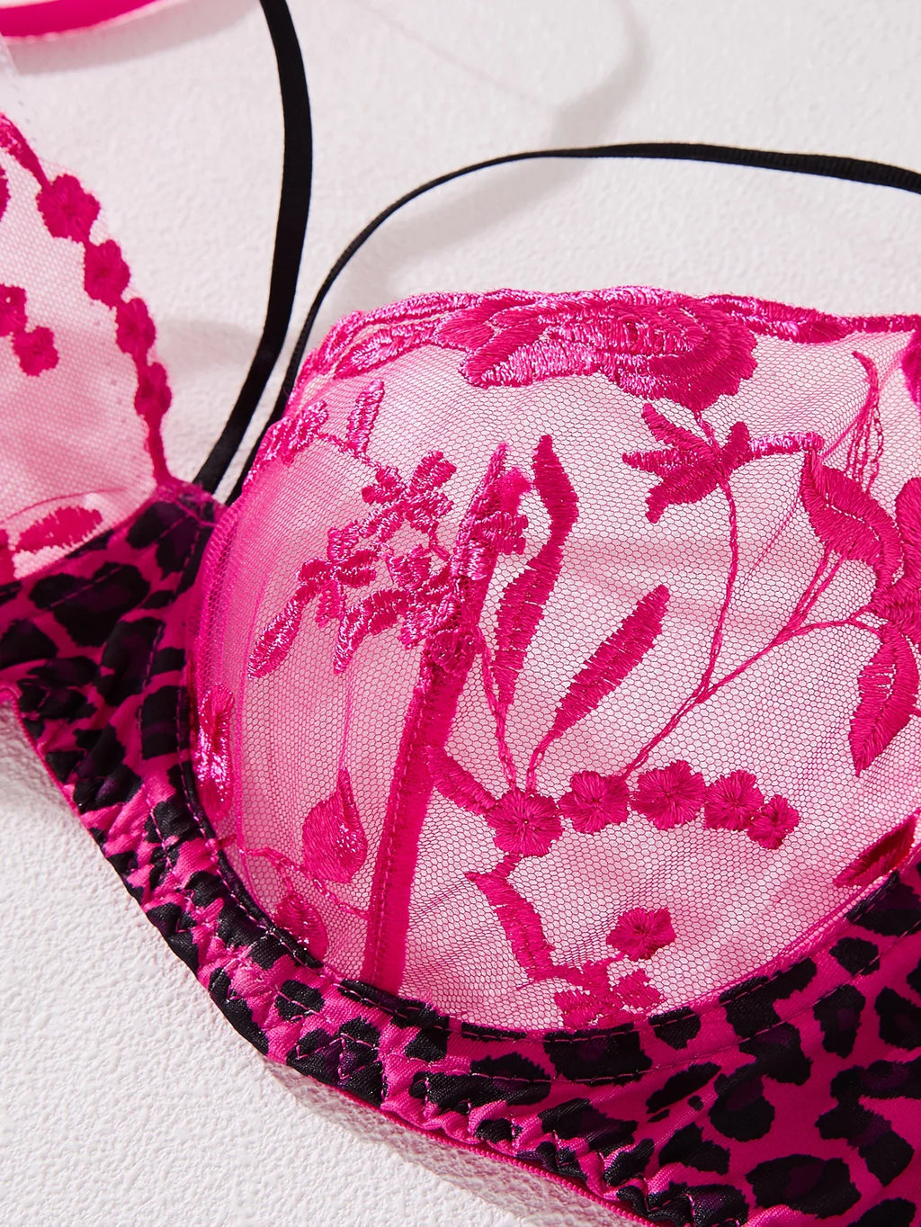 A RoseRed Sexy Lingerie Set, Combining Leopard Print and Floral Patterns, Combining Allure and Sensuality