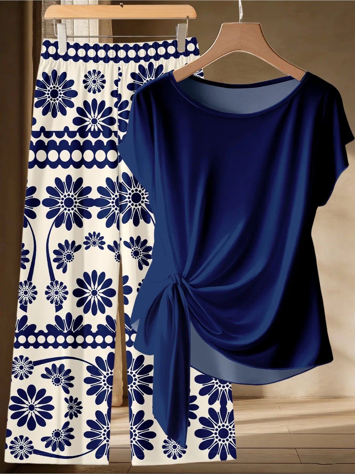 Summer Women's plus Size Casual Loose Two-Piece Set Solid Color Twisted T-Shirt with Blue White Printed Wide Leg Pants