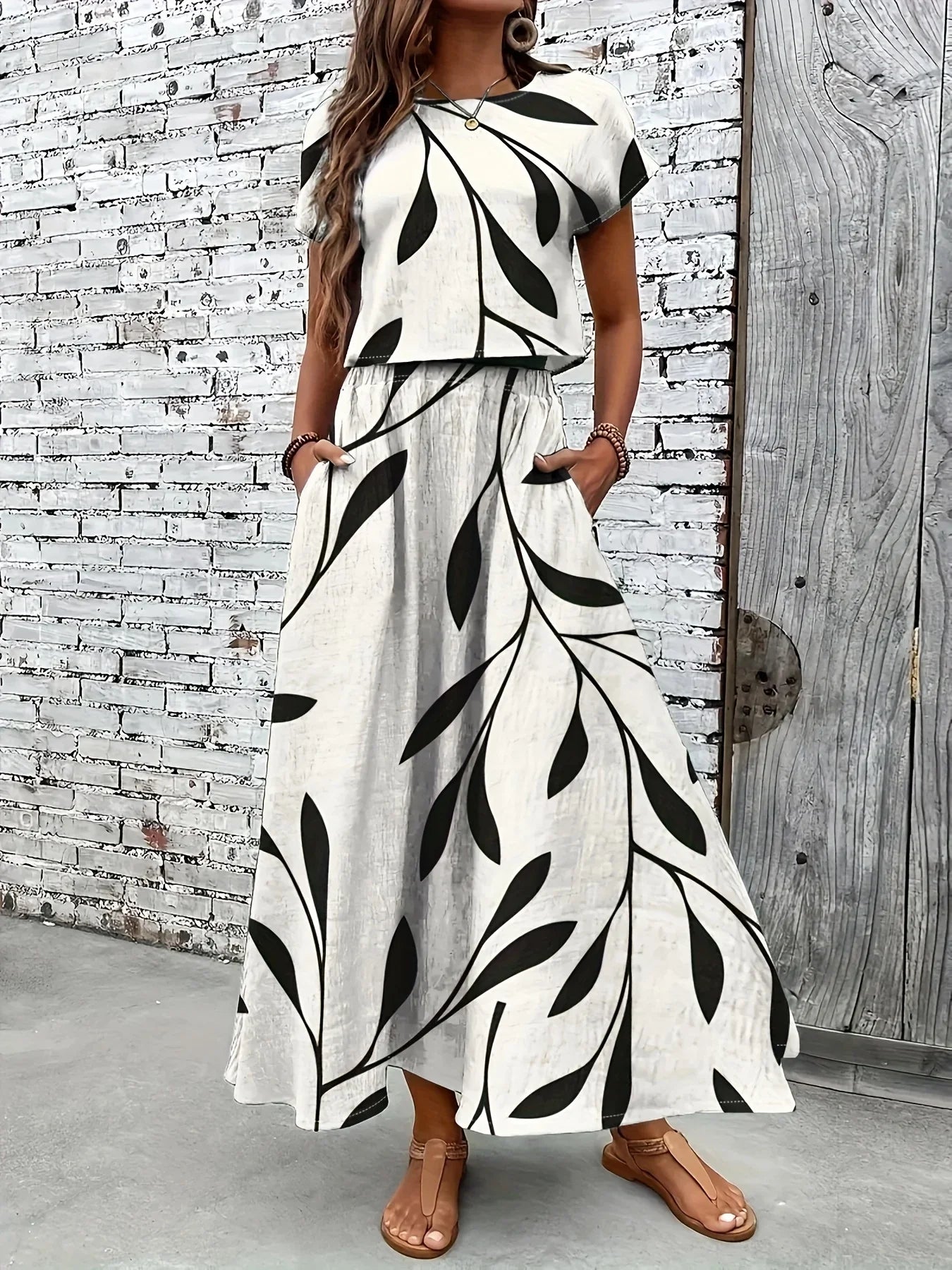 Plus Size Women's Black Leaf Print Short Sleeve Top + Maxi Skirt 2-Piece Set - Casual Daily Style (0XL-4XL)