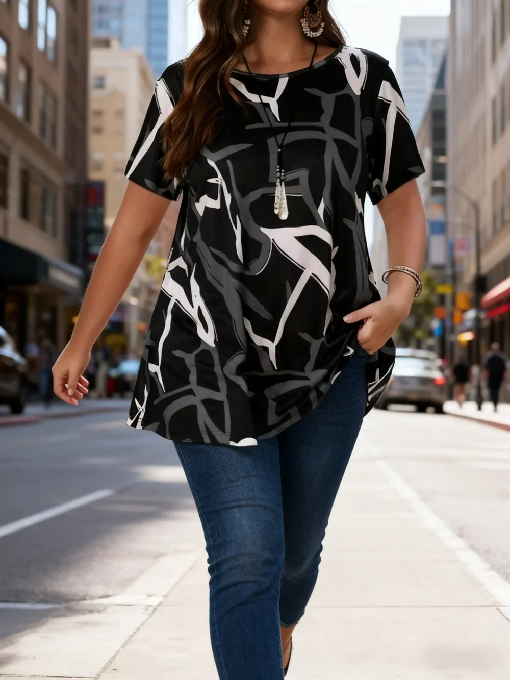 Western Style Plus Size Casual Black and White Abstract Print Loose Hip-Covering T-Shirt Versatile Style