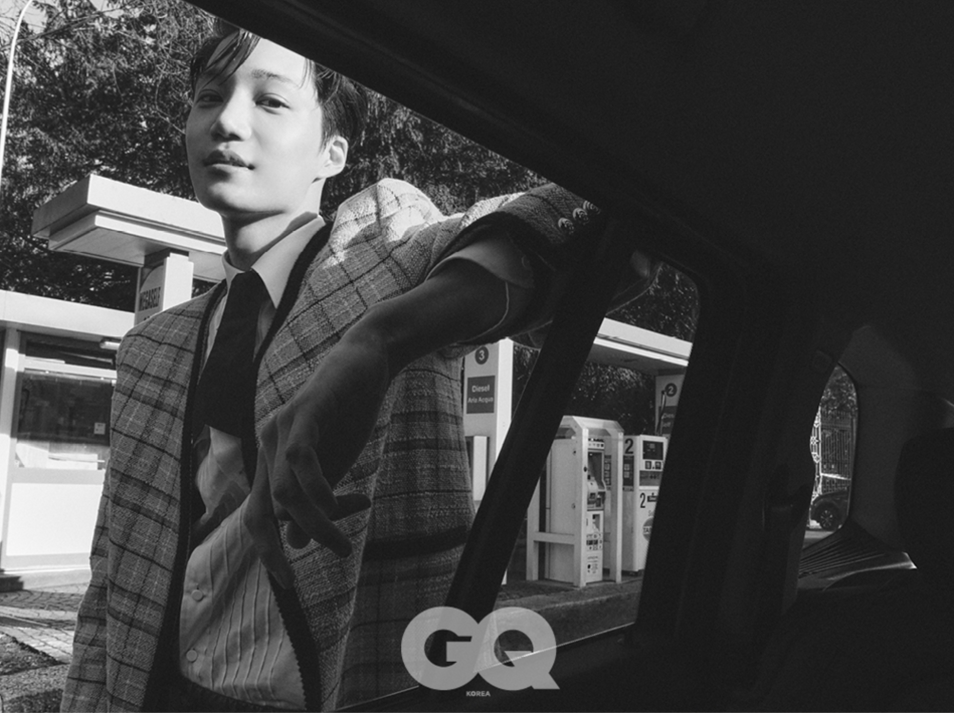 Song Joong Ki On Cover Of Gq Korea Magazine (March 2023 Issue) - Featuring Twice Jeongyeon EXO Kai Astro Moonbin Sanha