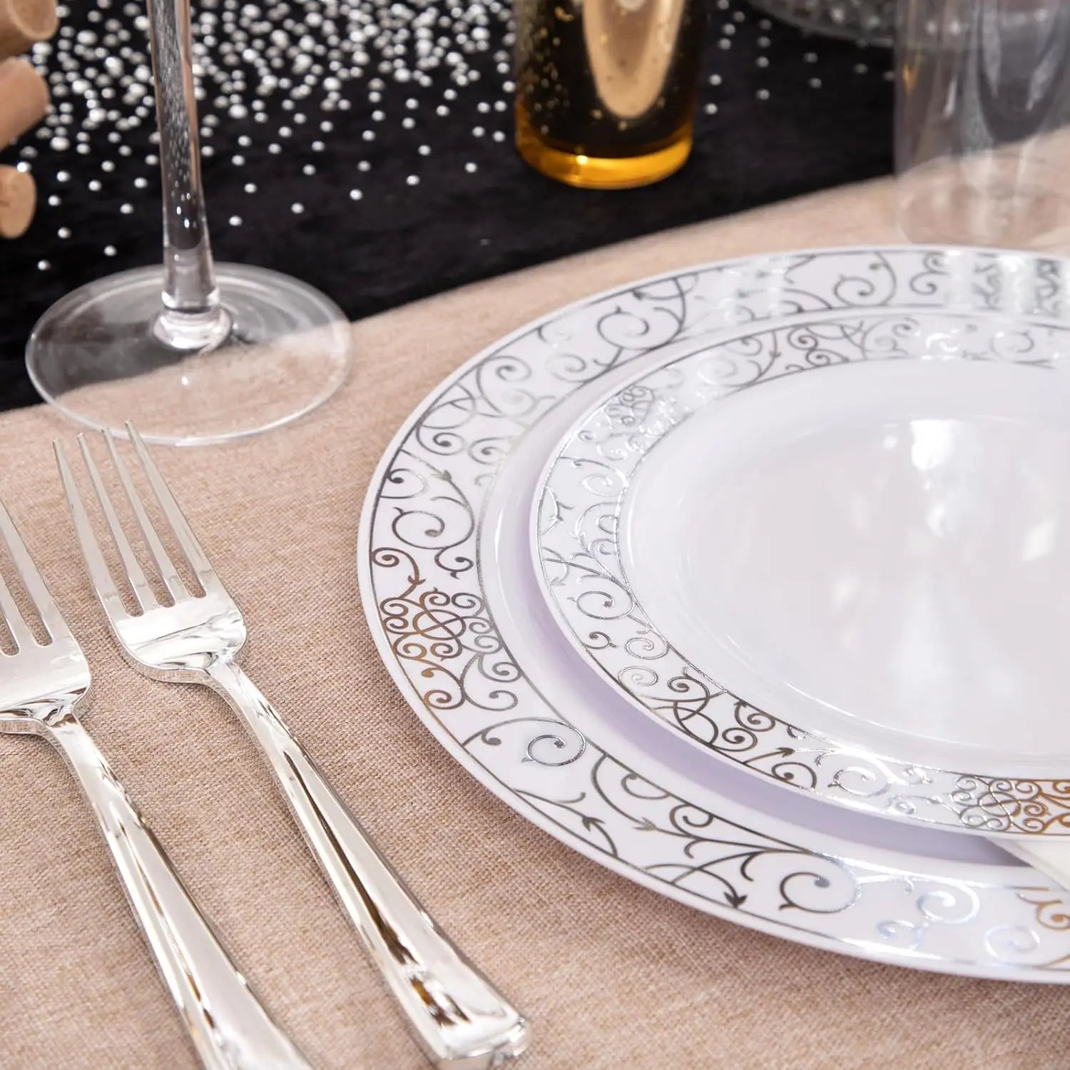 700 Disposable Plastic Dinnerware Set For 100 Guests Plates Cups Napkins Cutlery