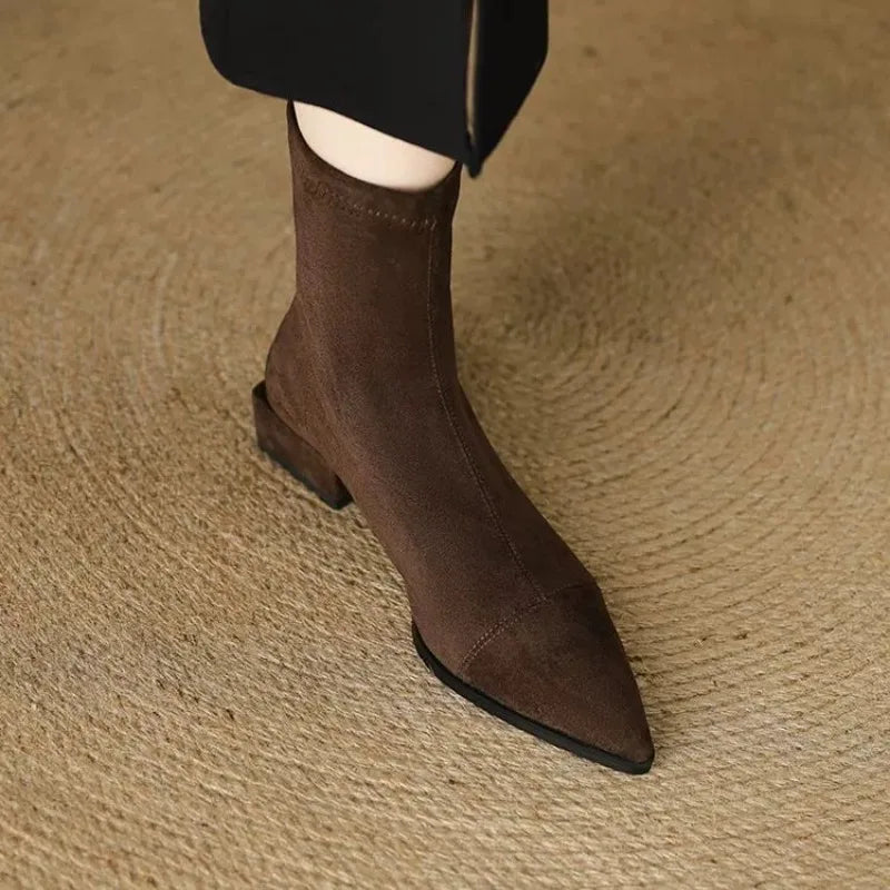Plus-size women's boots 2025 winter fashion pointed-toe design short boots with zippers on the back, slim low-heeled nude boots