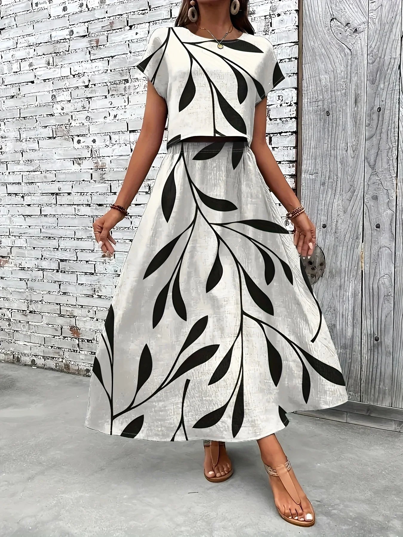 Plus Size Women's Black Leaf Print Short Sleeve Top + Maxi Skirt 2-Piece Set - Casual Daily Style (0XL-4XL)