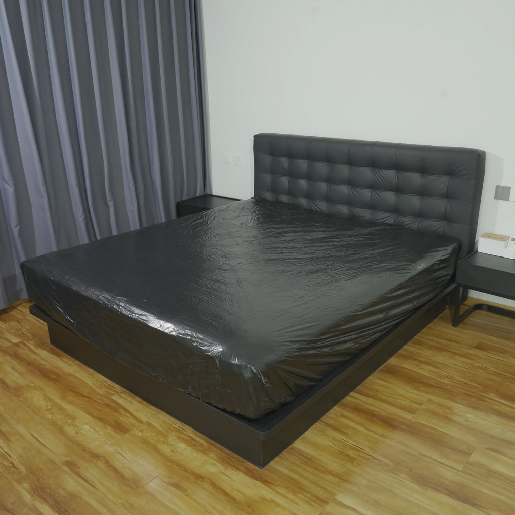 1pcs PVC Waterproof Mattress Protection Sheet, Soft and Skin-Friendly