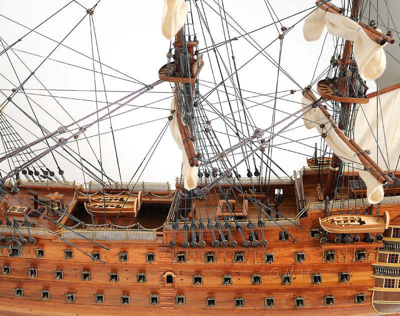 HMS Victory Midsize With Display Case