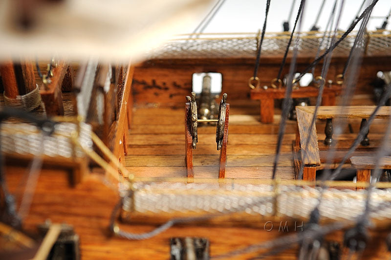 HMS Victory Midsize With Display Case