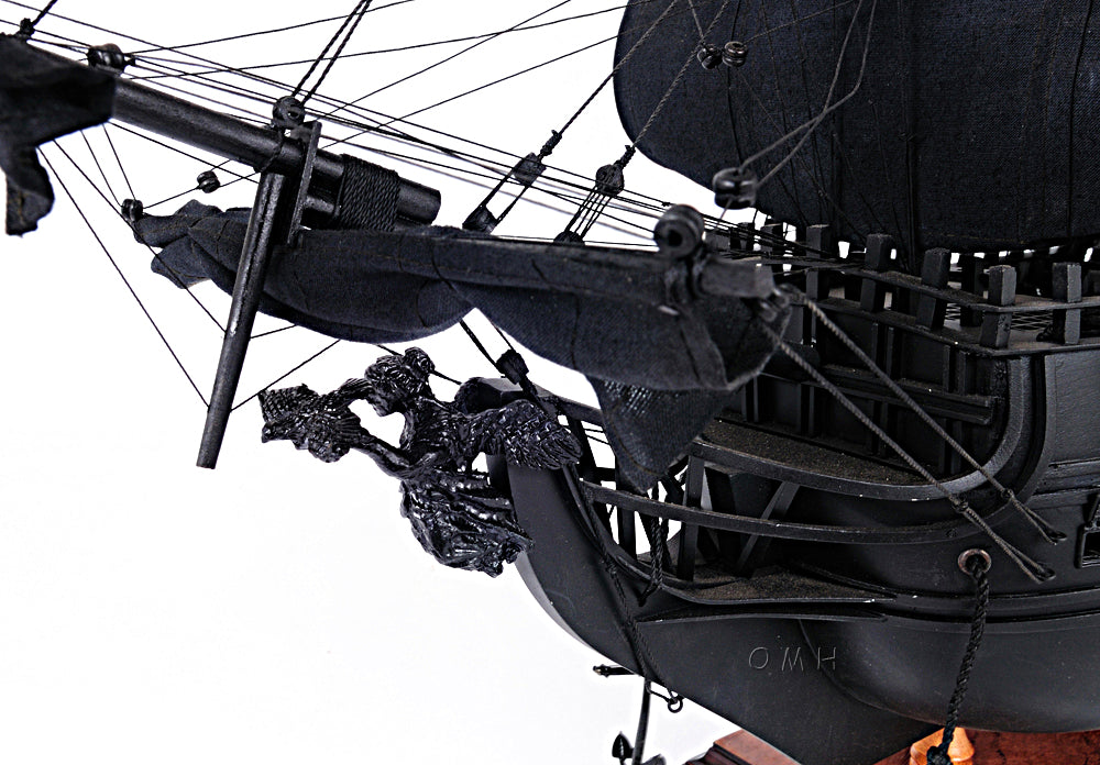Black Pearl Pirate Ship Large With Floor Display Case
