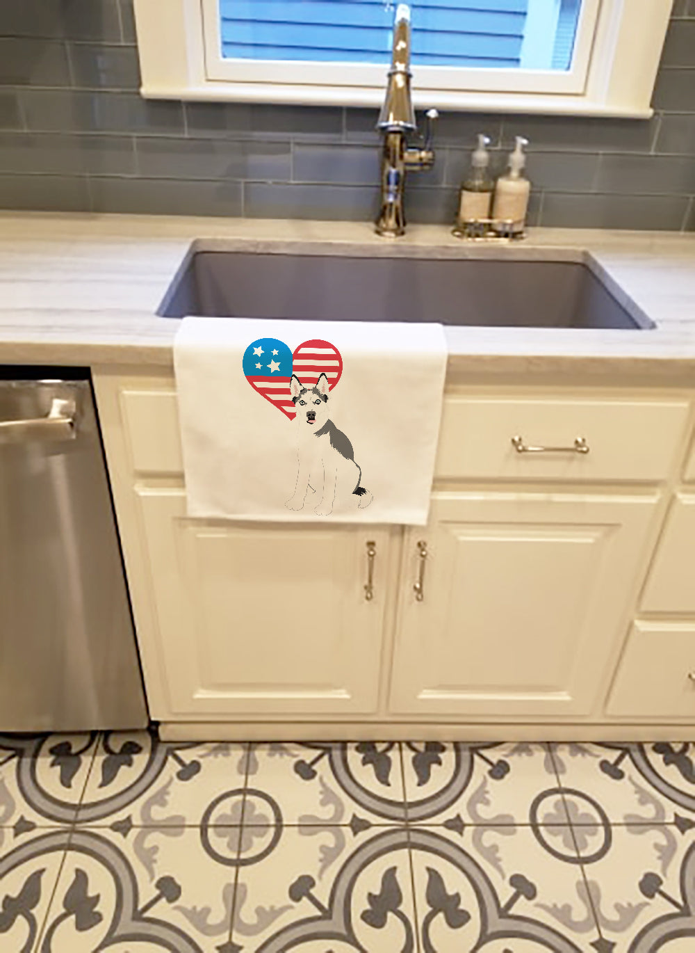 Siberian Husky Puppy Patriotic Kitchen Towel Set of 2 White Dish Towels Decorative Bathroom Hand towel for Hand, Face, Hair, Yoga, Tea, Dishcloth, 19 X 28", White