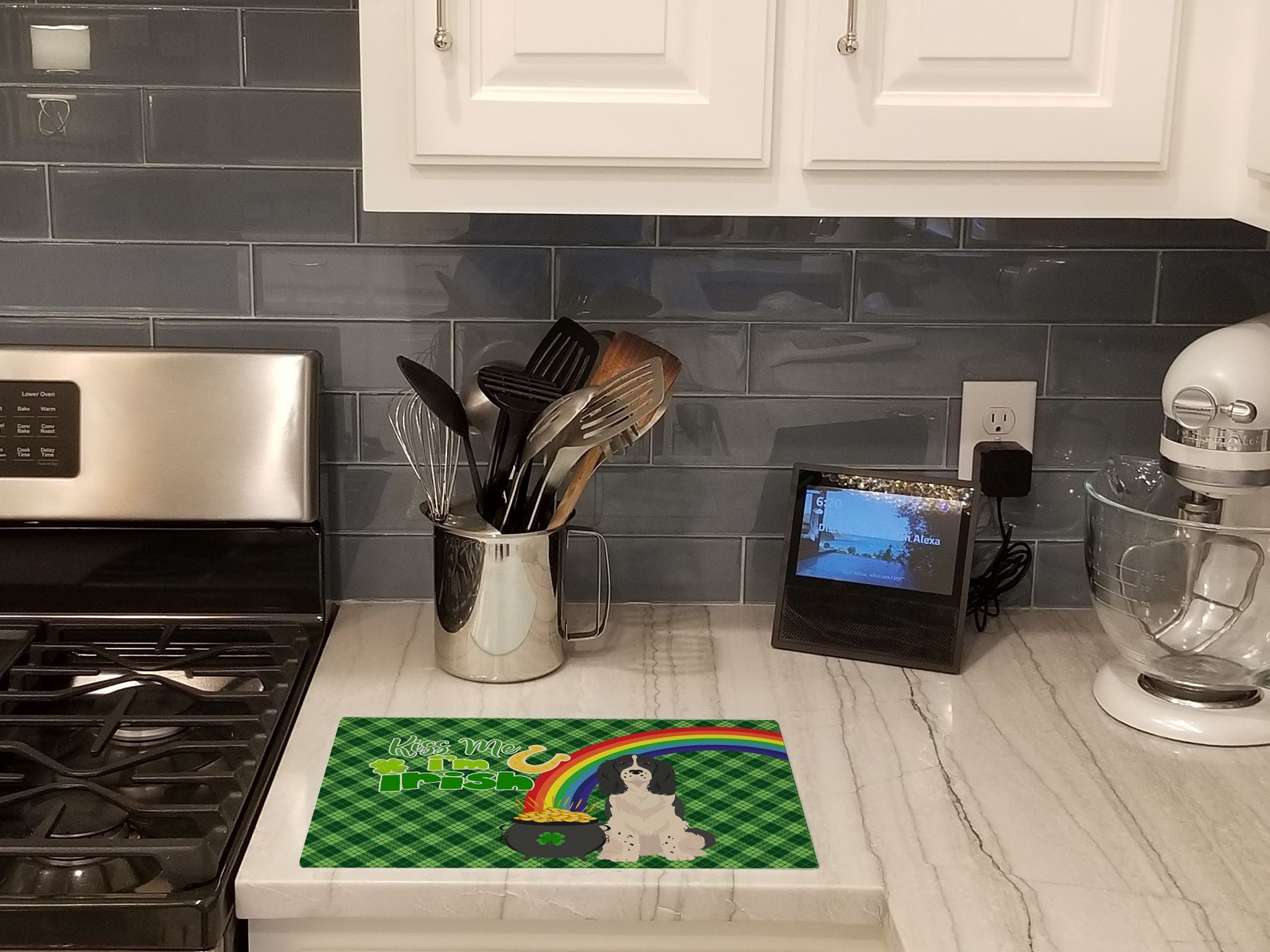 Black English Springer Spaniel St. Patrick's Day Cutting Board Tempered Glass Kitchen Cutting Surface, Heat Resistant Chopping, Non-Slip Feet, Food Prep & Serving