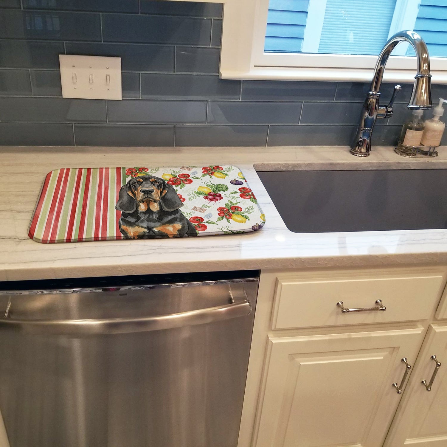 Black and Tan Bloodhound Vegetables Dish Drying Mat Absorbent Dish Drying Mat Pad for Kitchen Counter Dish Drainer Mat for Countertop, 14 x 21", Multicolor