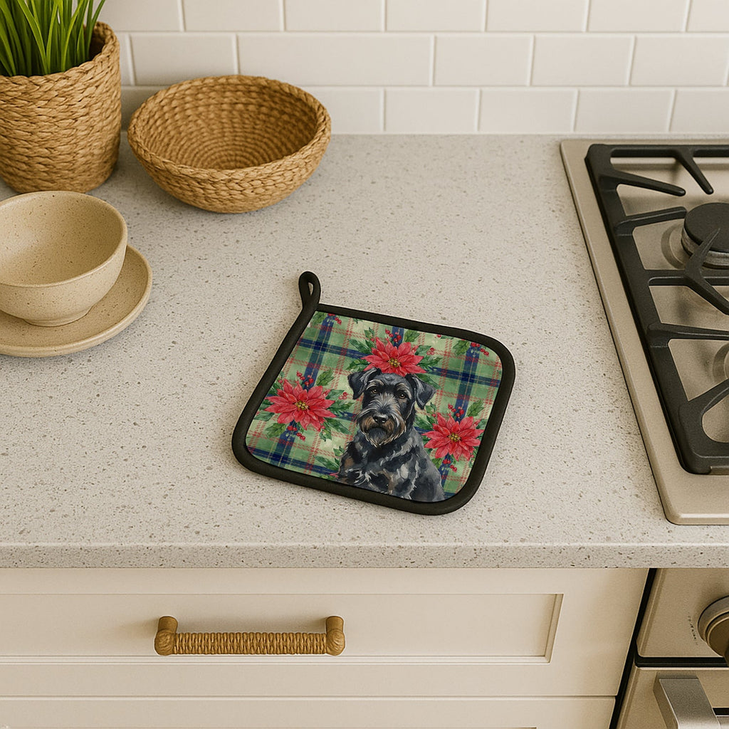 Black Russian Terrier Christmas PoinsettIas Pot Holder Set of 2 Heat Resistant Quilted Hot Pads 7.5 x 7.5 Inch, Insulated Kitchen Trivets for Cooking & Baking