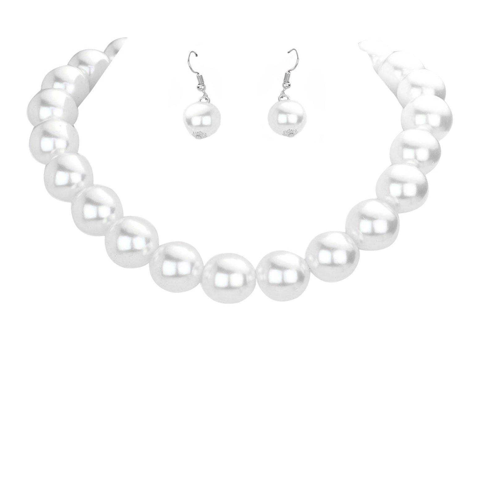 Oversized Pearl Necklace