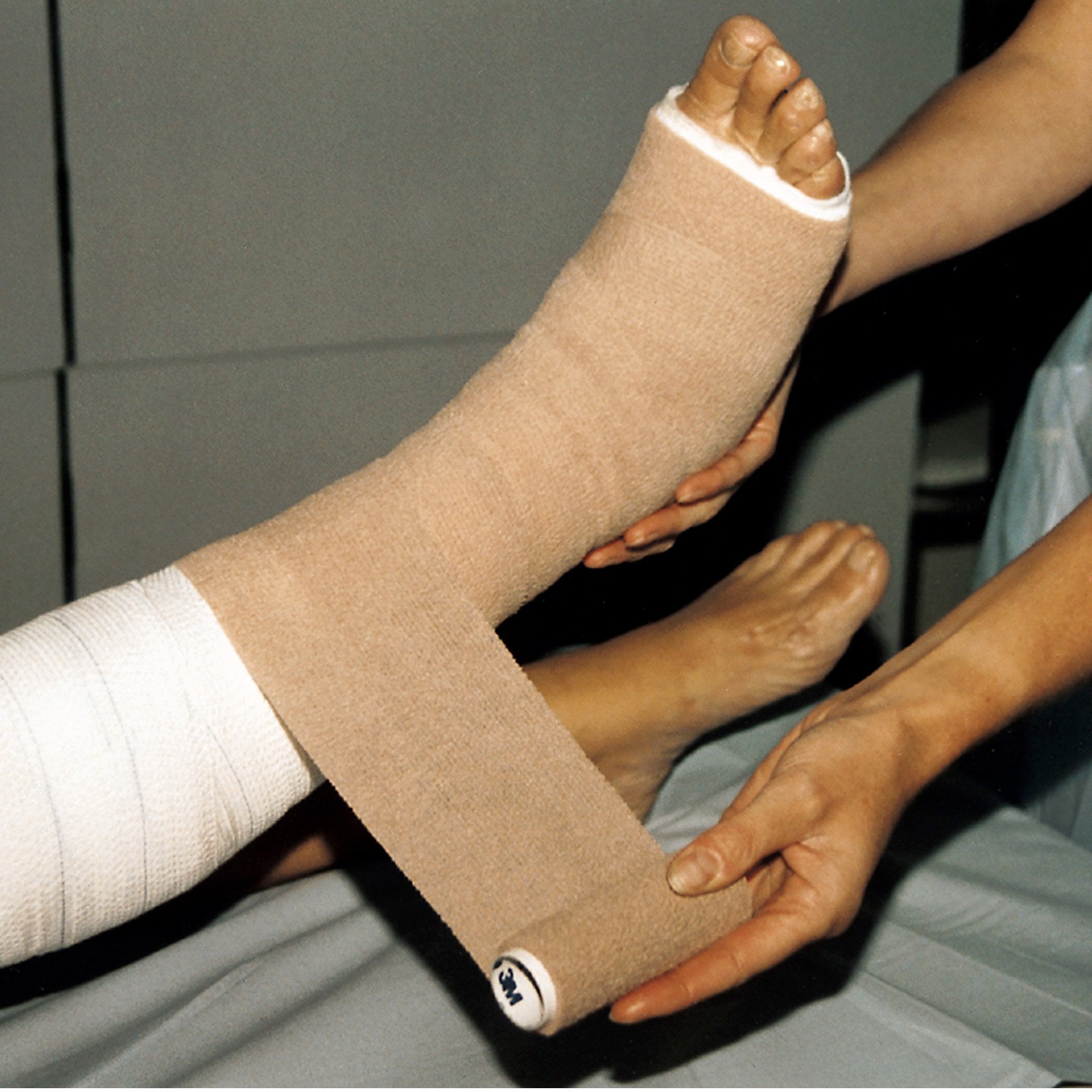 3M™ Coban™ Self-adherent Closure Cohesive Bandage, 4 Inch x 5 Yard 1584