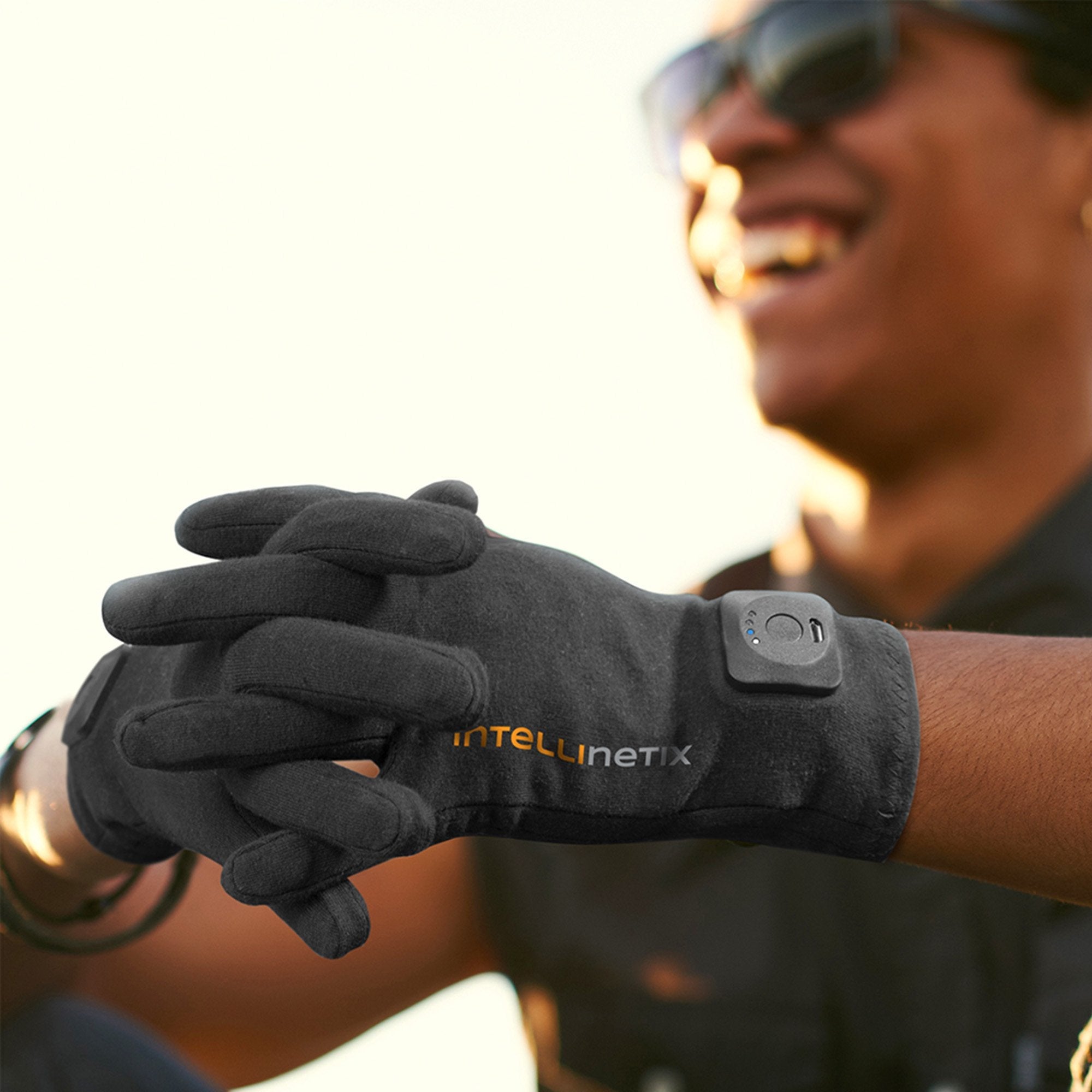 Intellinetix® Arthritis Vibrating Gloves, Medium, Black 07231
