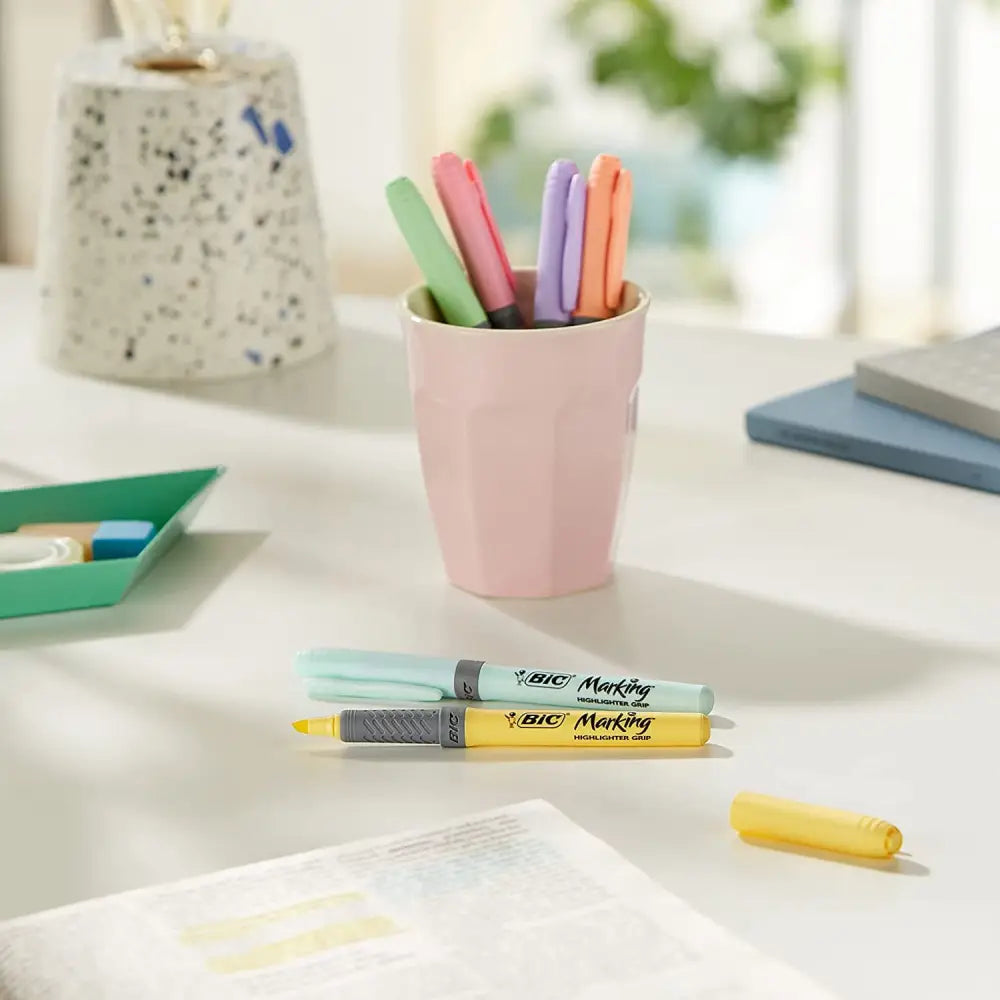 BIC Highlighter Grip Pastel, Highlighter Pens with Adjustable Chisel Tip, Rubber Grip for Extra Comfort, Assorted Colours, Pack of 6