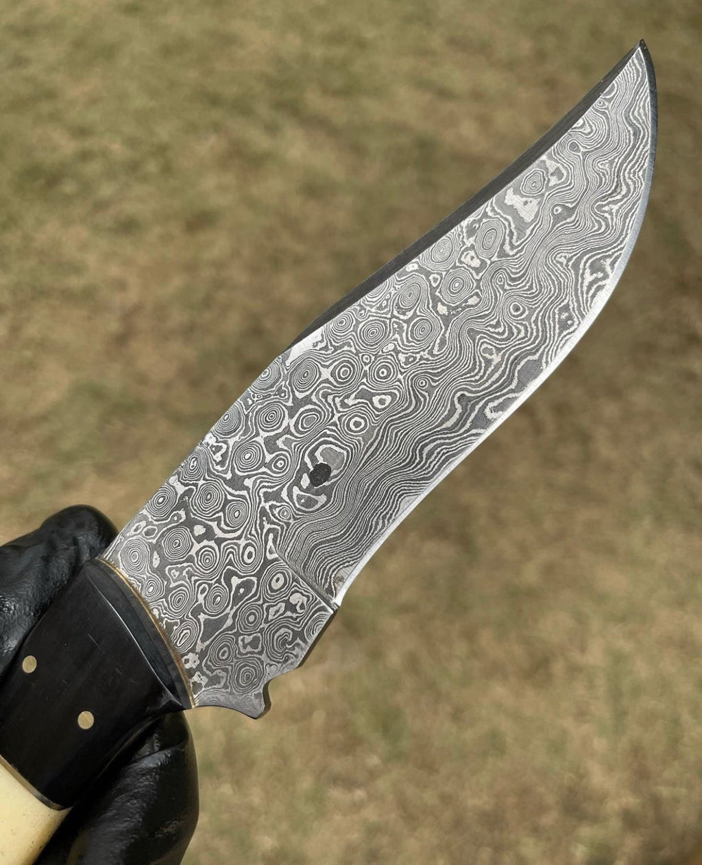 Black & White Edition Damascus Steel Hunting Knife - PhishStones Products