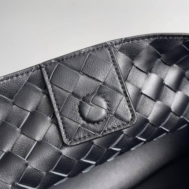 Bottega Veneta Bottega Veneta Andiamo East/West Small Tote Bag