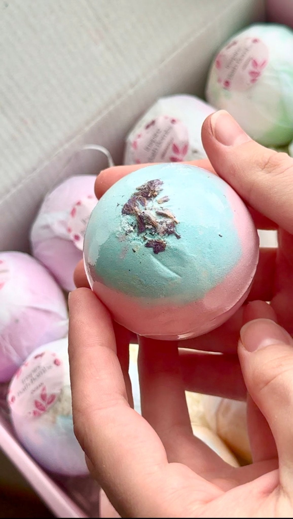 EvolutionUSA Inspire Bath Bombs for Women & Girls – 12 Flower Topped Bath Bombs Girls, Lush Womans Bathbomb Set, Organic Bath Fizzers, Luxury Gift Mothers Day, Birthday, Valentines, Easter or Self Care - PhishStones Products