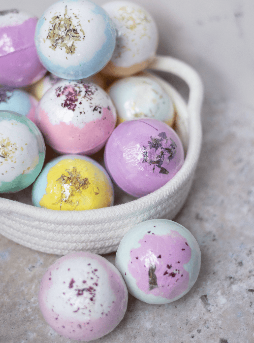 EvolutionUSA Inspire Bath Bombs for Women & Girls – 12 Flower Topped Bath Bombs Girls, Lush Womans Bathbomb Set, Organic Bath Fizzers, Luxury Gift Mothers Day, Birthday, Valentines, Easter or Self Care - PhishStones Products