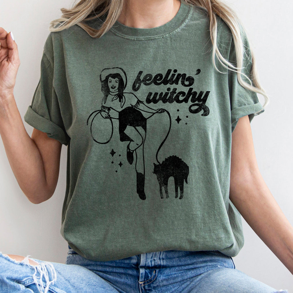Feelin' Witchy Retro Halloween Vintage Graphic Edition Deluxe Limited Comfort Colors Tee