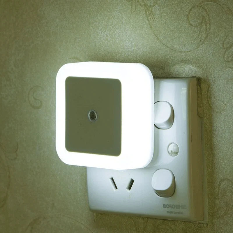 Mini LED Plug - in Night Light with Light Sensor – Square Nightlamp for Kids Bedroom Bedside Corridor (EU/US/UK, 110 - 240V) - PhishStones Products