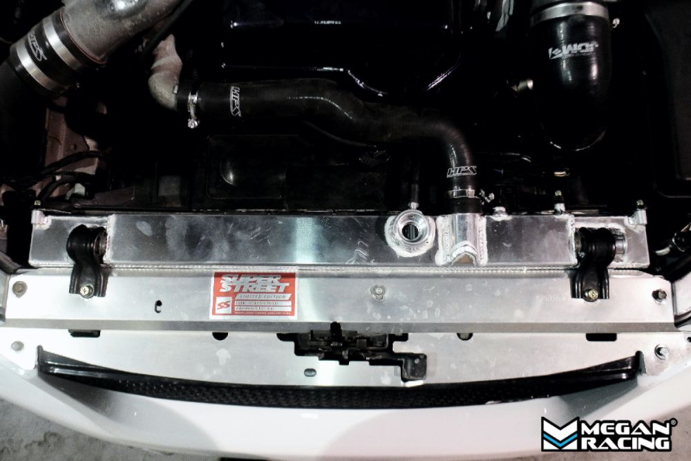 Megan Racing Radiator Triple Pass V2 for Lexus IS300 2000-2005 MT All Aluminum 50mm Heat Exchanger MR-RT-LI01-V2