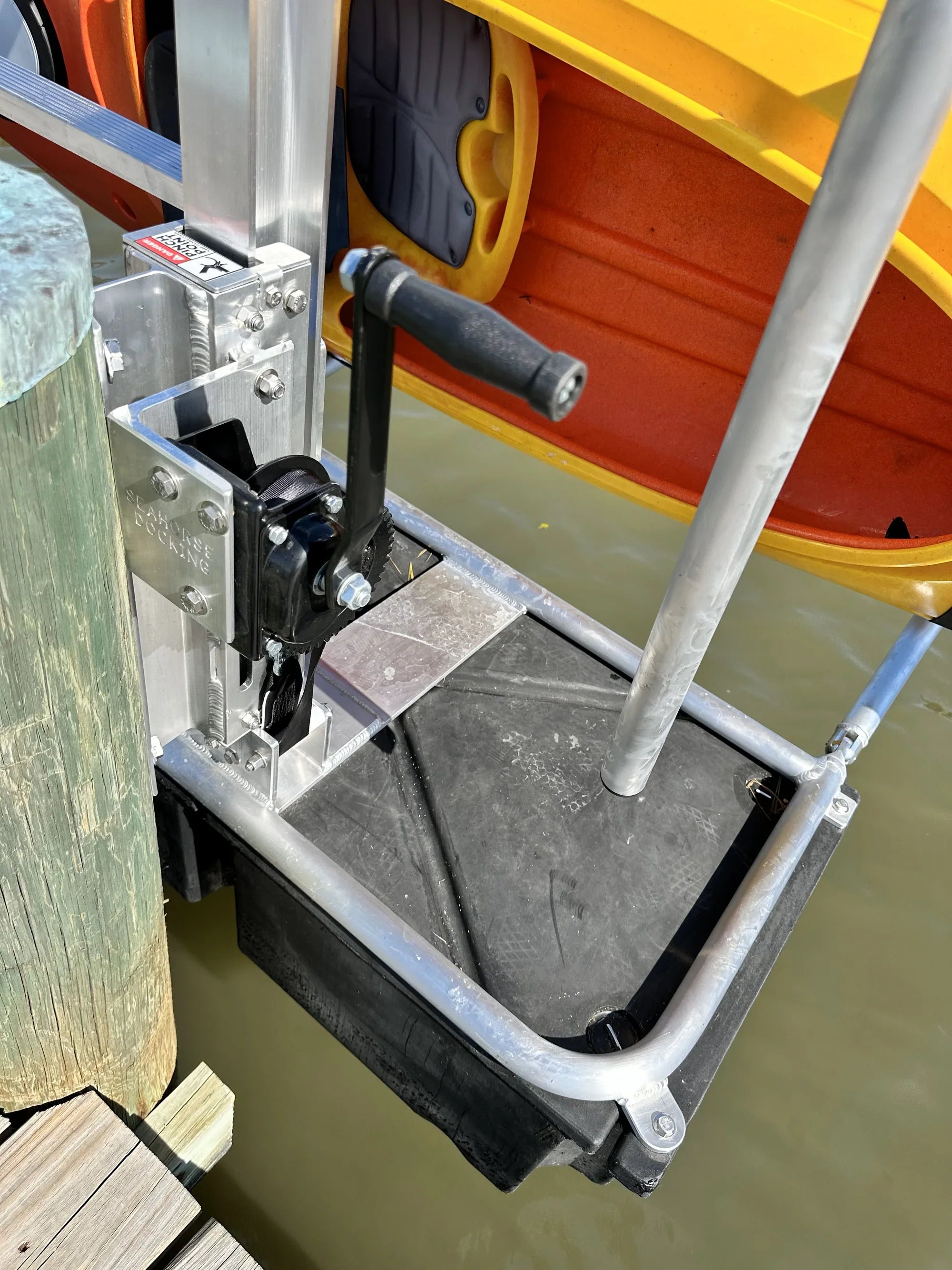 FIXED DOCK LAUNCH & STOW